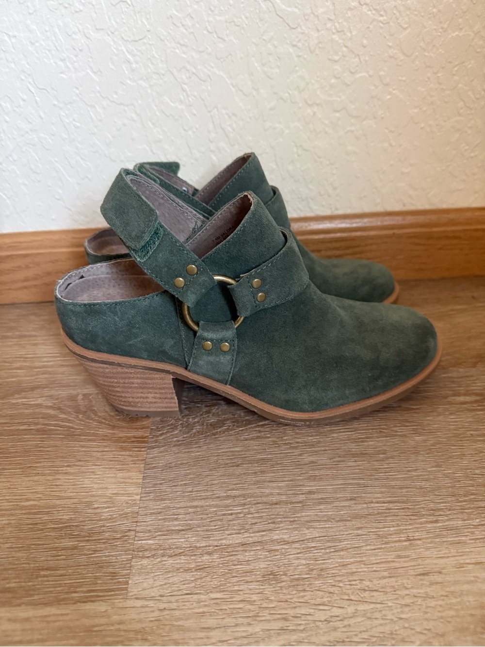 Jambu Valora Women's Green Leather Engineer Harness Buckle Ankle Booties Sz 7.5